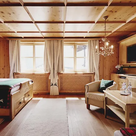 Burg Oberlech Hotel
