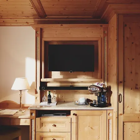 Hotell Burg Oberlech 4*