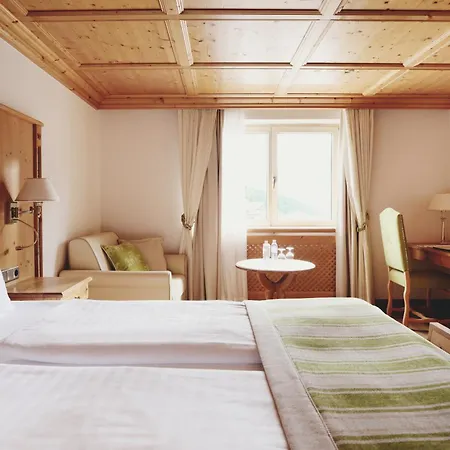 Burg Oberlech Hotel