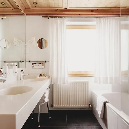 Hotel Burg Oberlech 4*