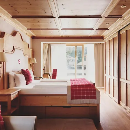 Hotel Burg Oberlech 4*